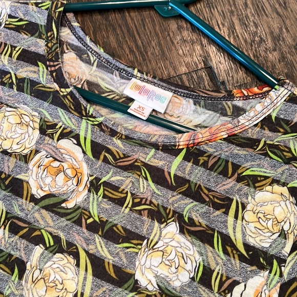 LuLaRoe Carly Size XS - Picture 2 of 4